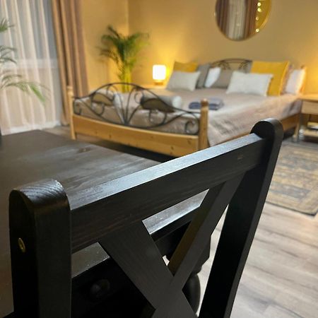 Terracotta Apartment - Zentral, Parken, Netflix, Kontaktloses Einchecken, Kingsize-Bett وبرتال المظهر الخارجي الصورة