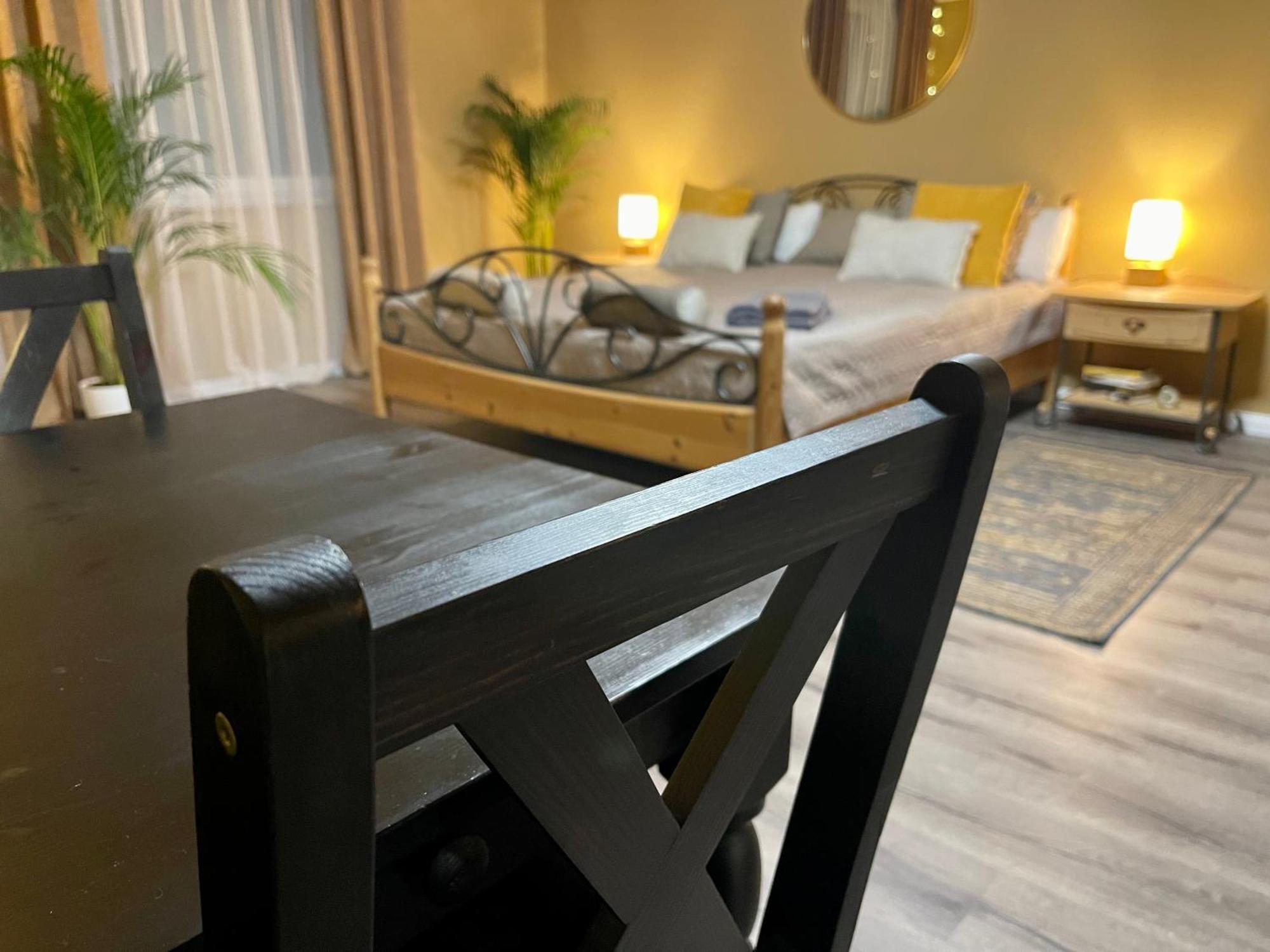 Terracotta Apartment - Zentral, Parken, Netflix, Kontaktloses Einchecken, Kingsize-Bett وبرتال المظهر الخارجي الصورة