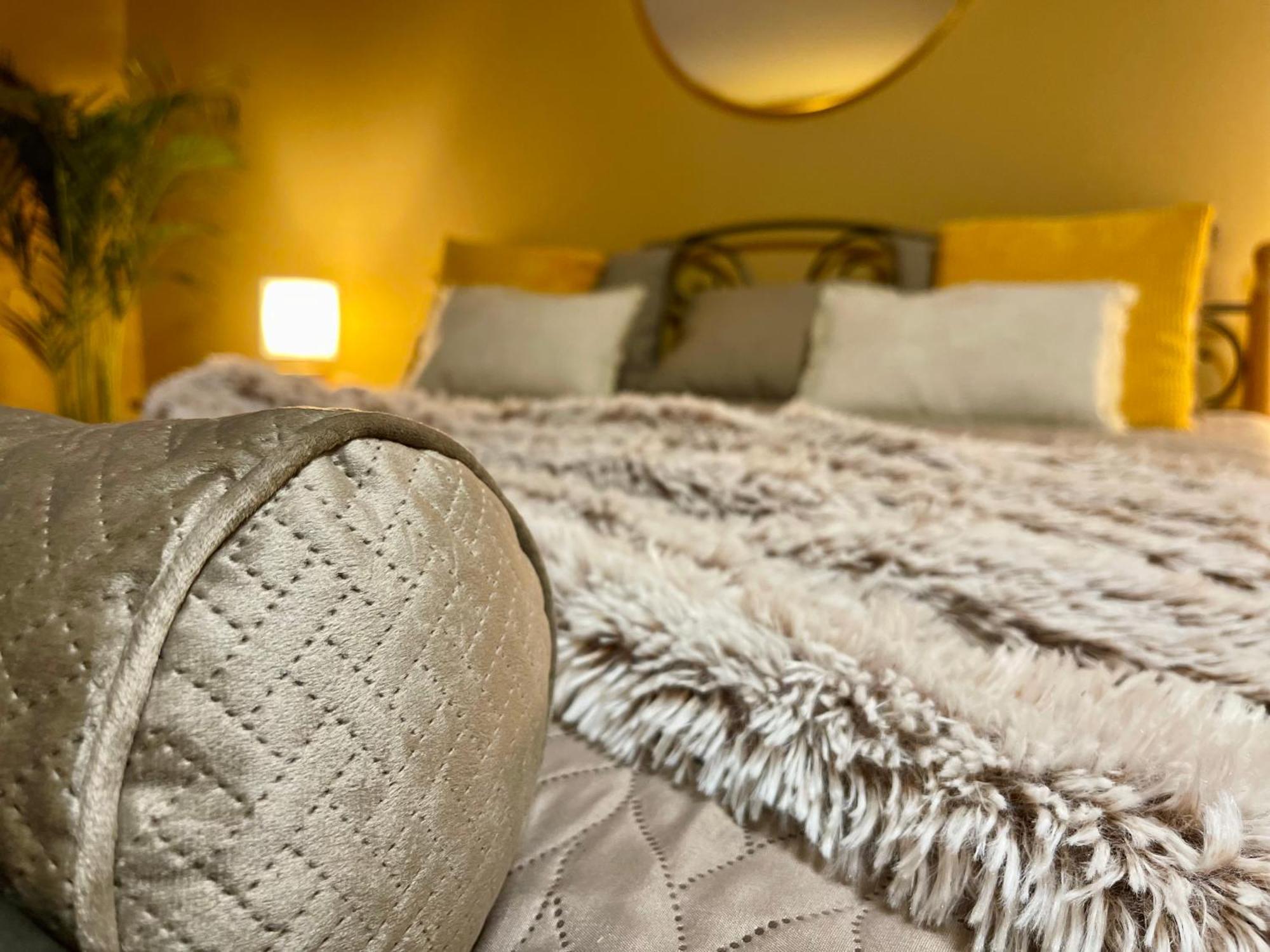 Terracotta Apartment - Zentral, Parken, Netflix, Kontaktloses Einchecken, Kingsize-Bett وبرتال المظهر الخارجي الصورة