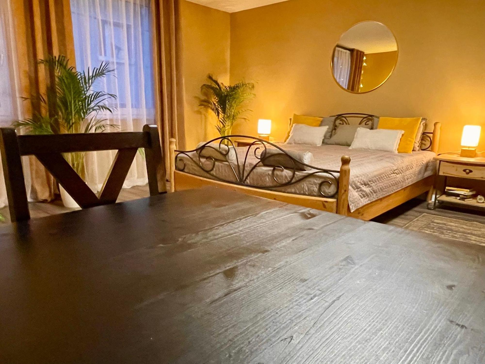 Terracotta Apartment - Zentral, Parken, Netflix, Kontaktloses Einchecken, Kingsize-Bett وبرتال المظهر الخارجي الصورة