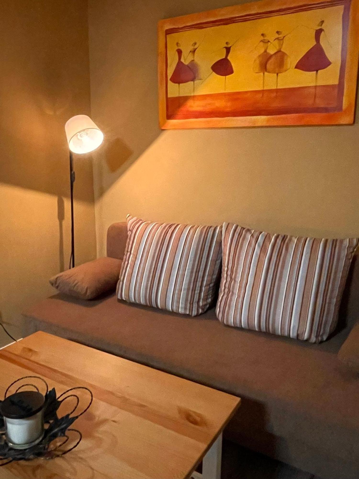 Terracotta Apartment - Zentral, Parken, Netflix, Kontaktloses Einchecken, Kingsize-Bett وبرتال المظهر الخارجي الصورة