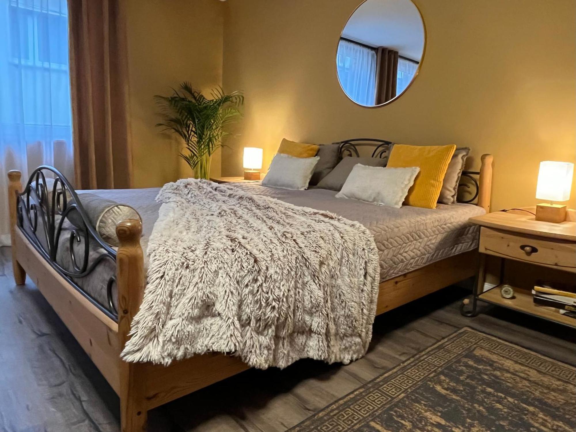 Terracotta Apartment - Zentral, Parken, Netflix, Kontaktloses Einchecken, Kingsize-Bett وبرتال المظهر الخارجي الصورة